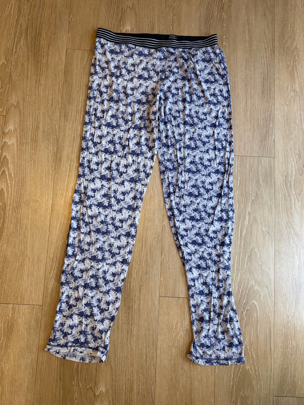 Daisy Fuentes Navy & White Floral Lounge Boxer Joggers
